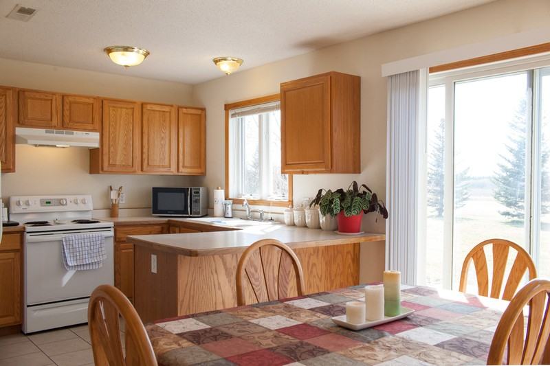 1511 Summit St - Photo 4 of 7