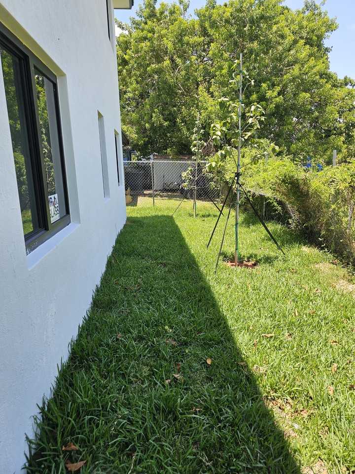 1827 Nw 68th St #1 - Photo 2 of 12