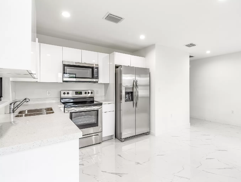 1827 Nw 68th St #1 - Photo 4 of 12