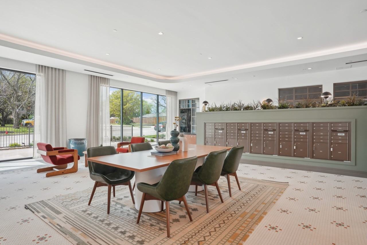 East College Street #2534C - Photo 5 of 23