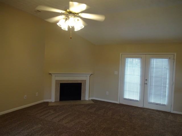 223 Vernon Walk - Photo 2 of 16