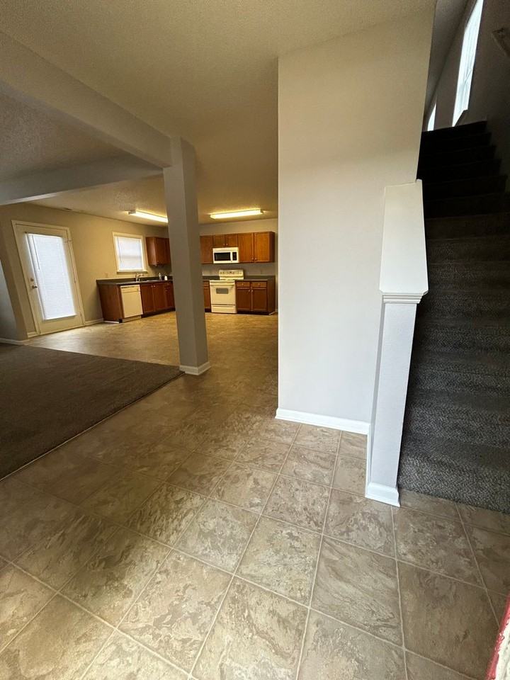 2387 Bridlewood Dr - Photo 3 of 21