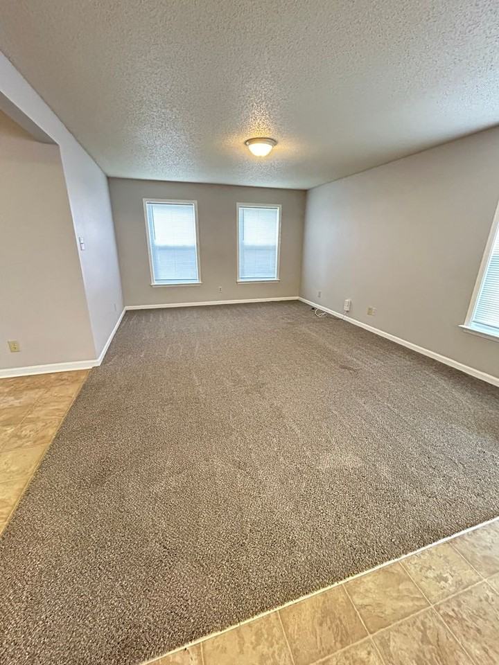 2387 Bridlewood Dr - Photo 4 of 21