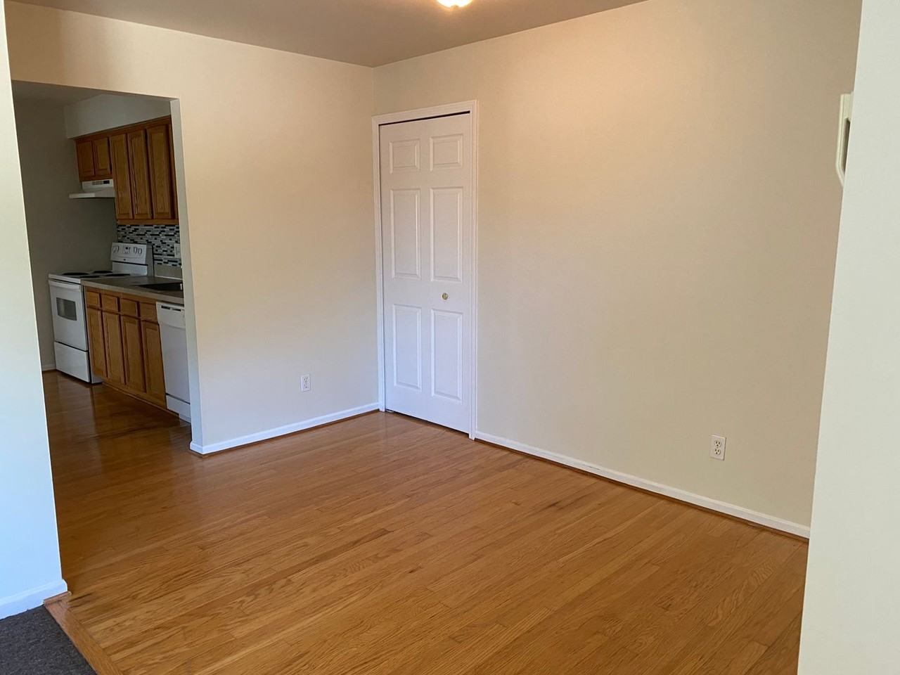 38584 Meadowdale St - Photo 4 of 22