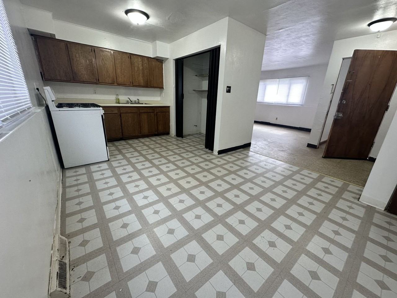 5175 Georgia St - Photo 3 of 8