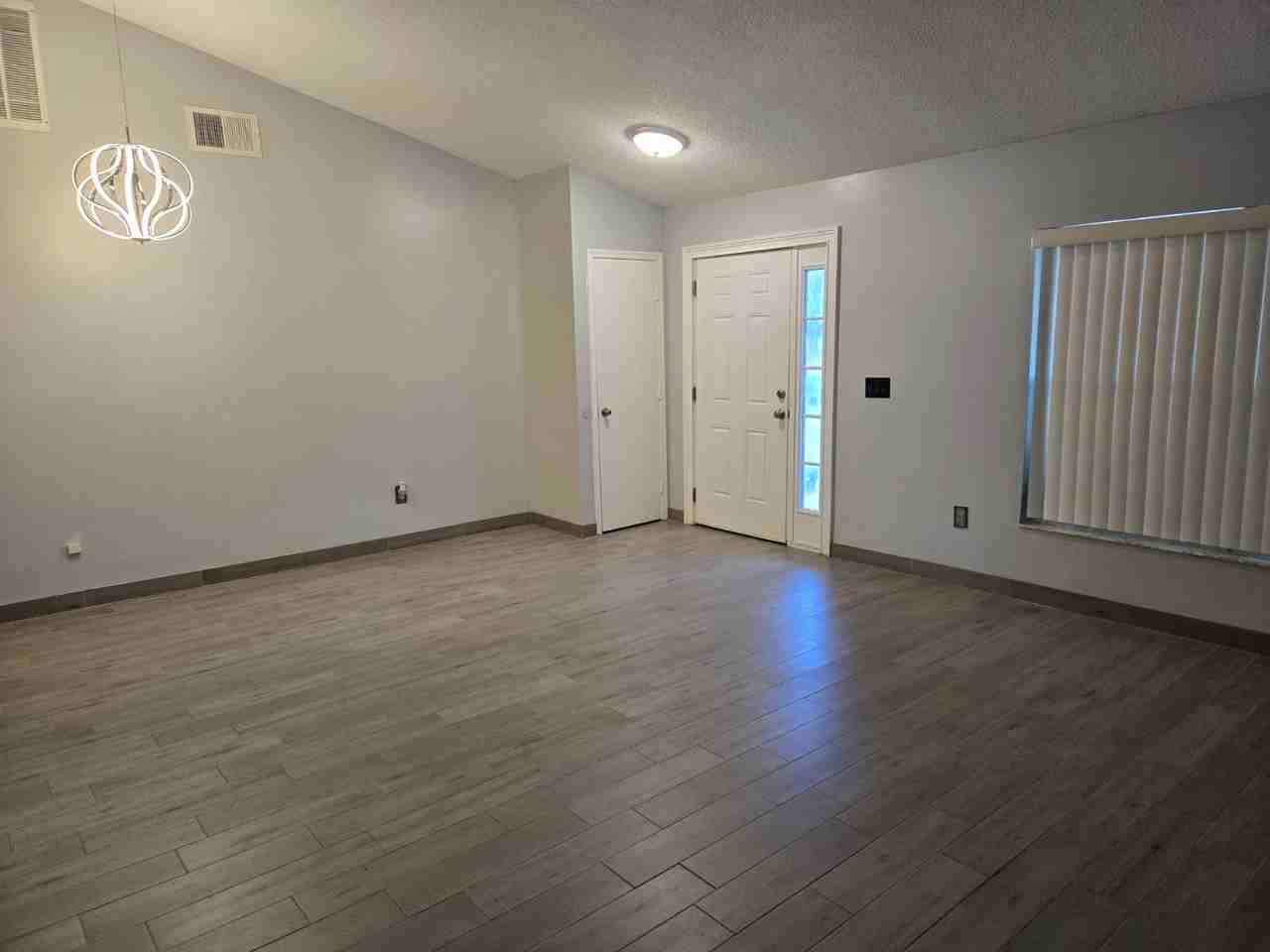 9560 Brackin St - Photo 4 of 28