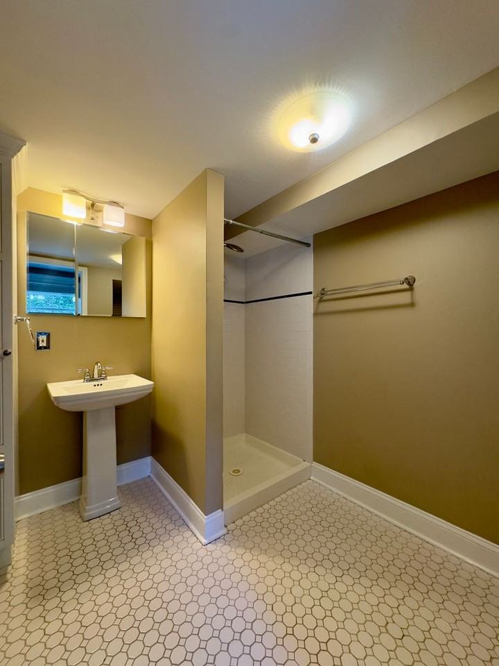 115 E Northern Pkwy - Photo 4 of 50