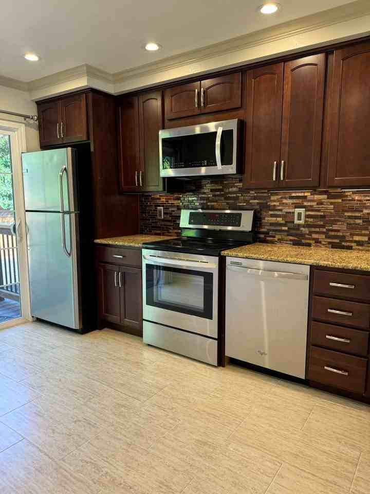 70 Kuhl Ct - Photo 2 of 21