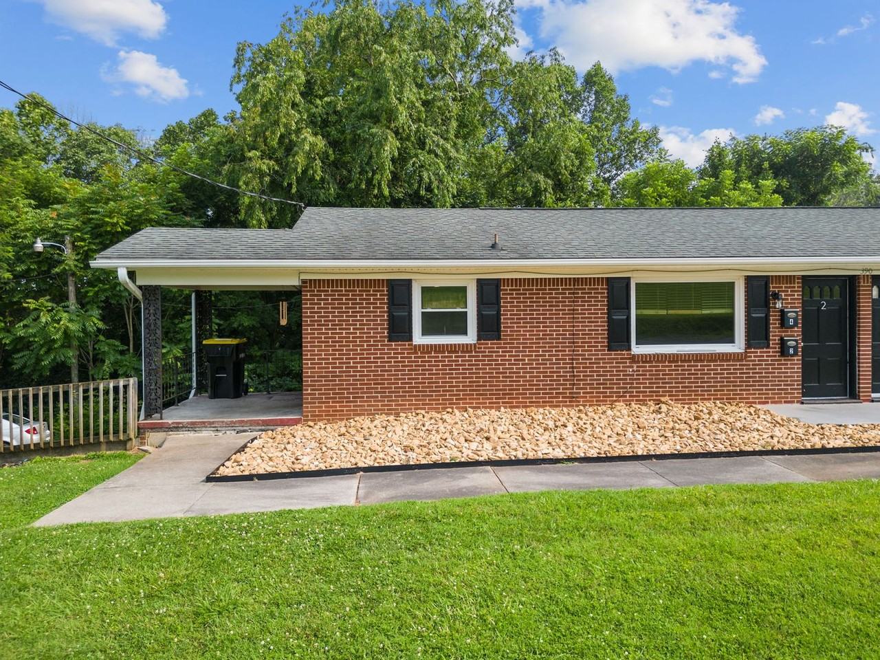 390 Riverview St - Photo 3 of 29