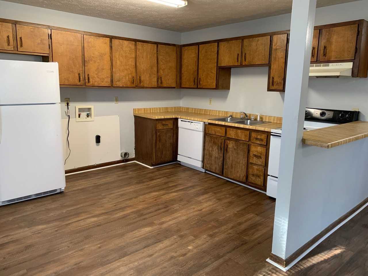 112 Bayberry Ct - Photo 5 of 19