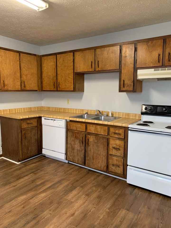 112 Bayberry Ct - Photo 6 of 19
