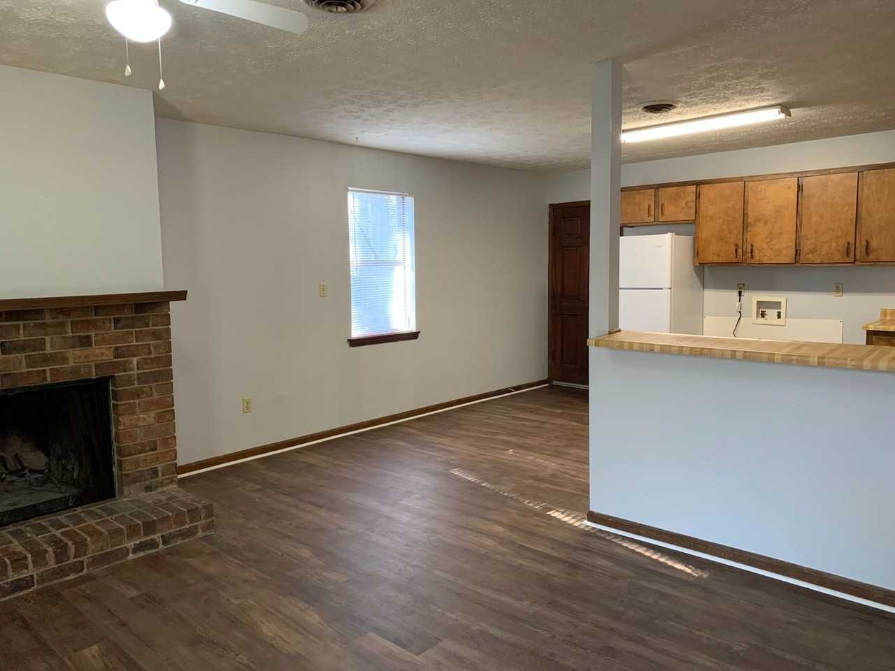 112 Bayberry Ct - Photo 4 of 19