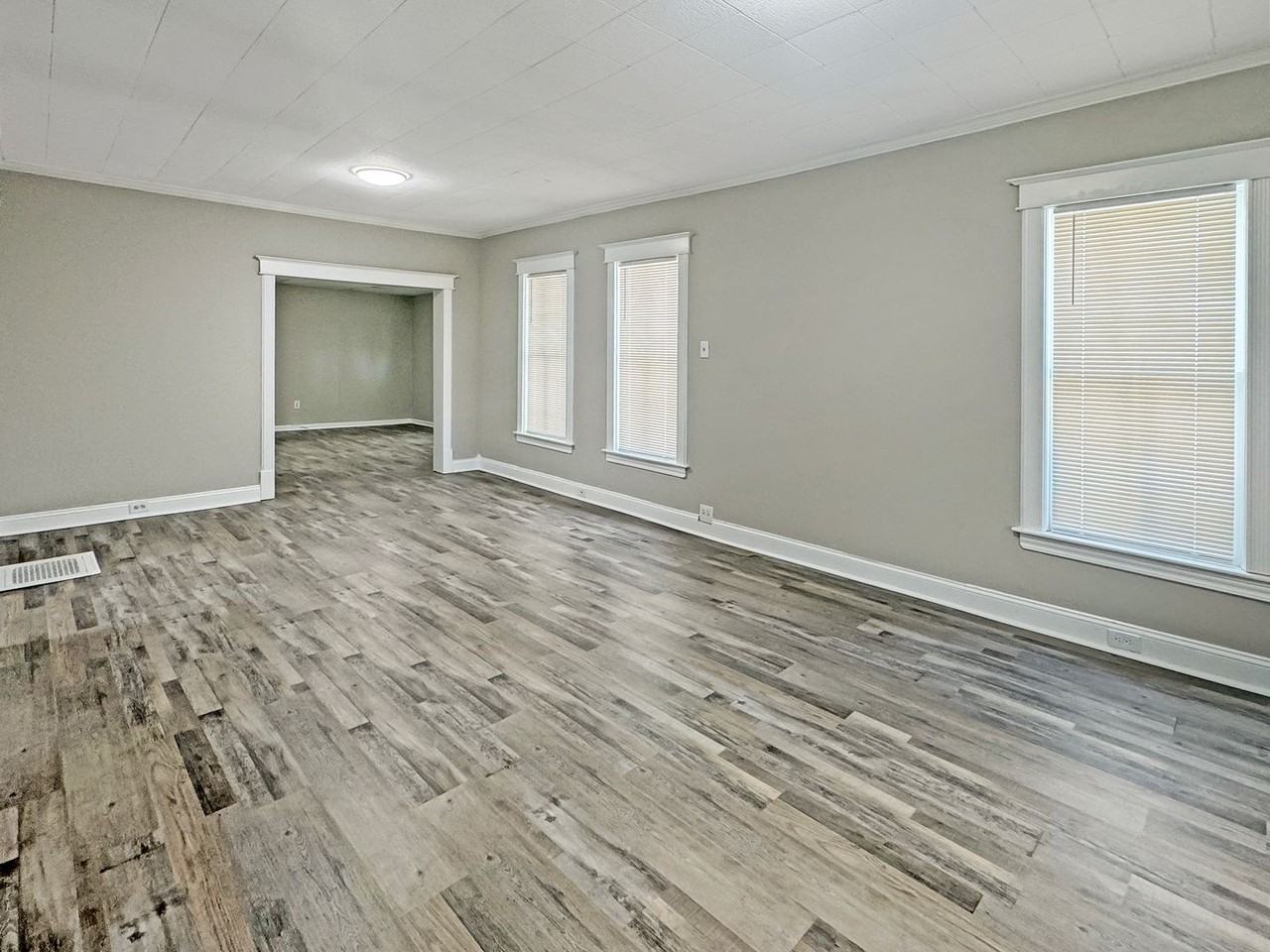 1185 Sanford St - Photo 3 of 17