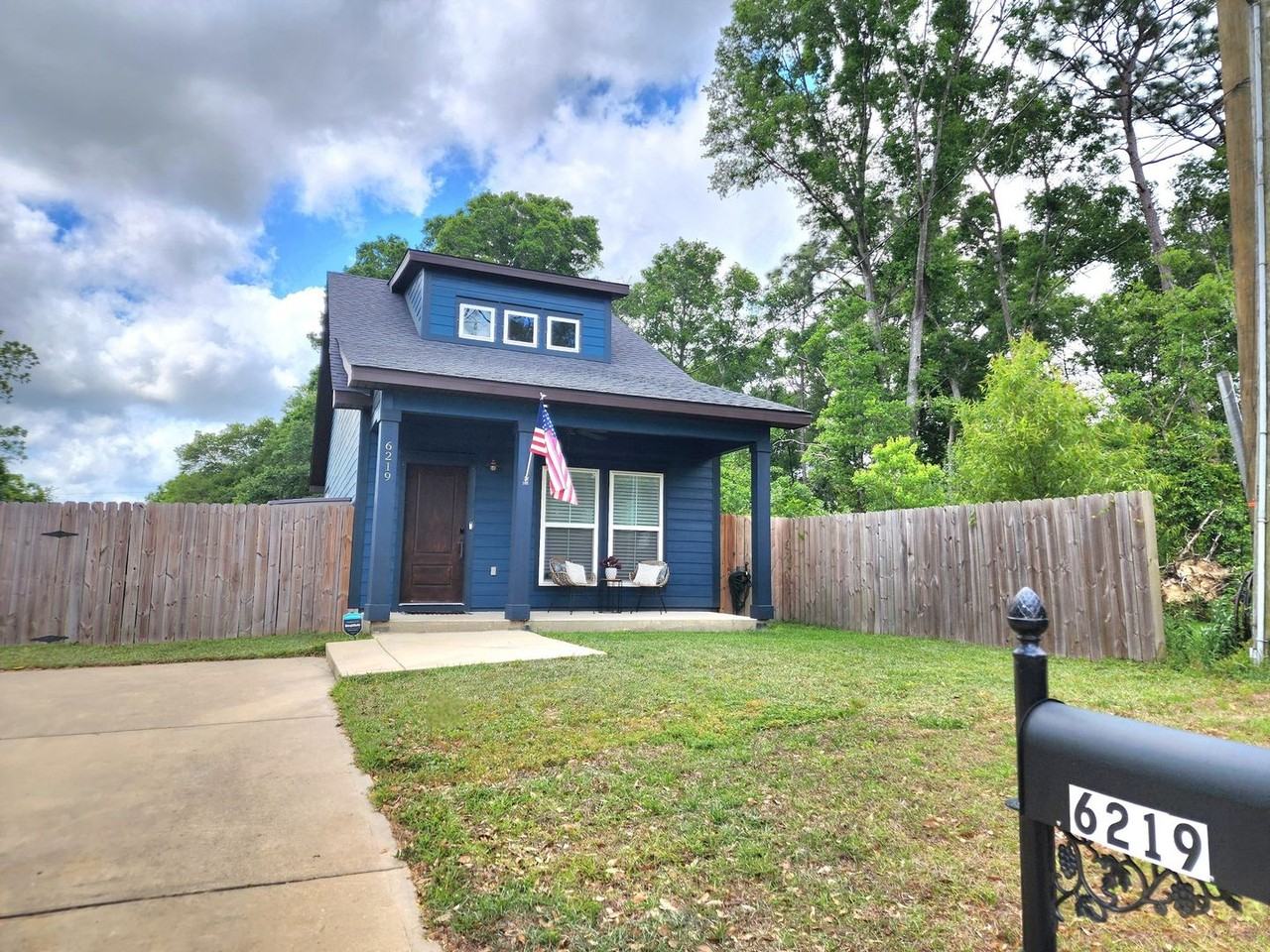 6219 Forest Pines Dr - Photo 2 of 20