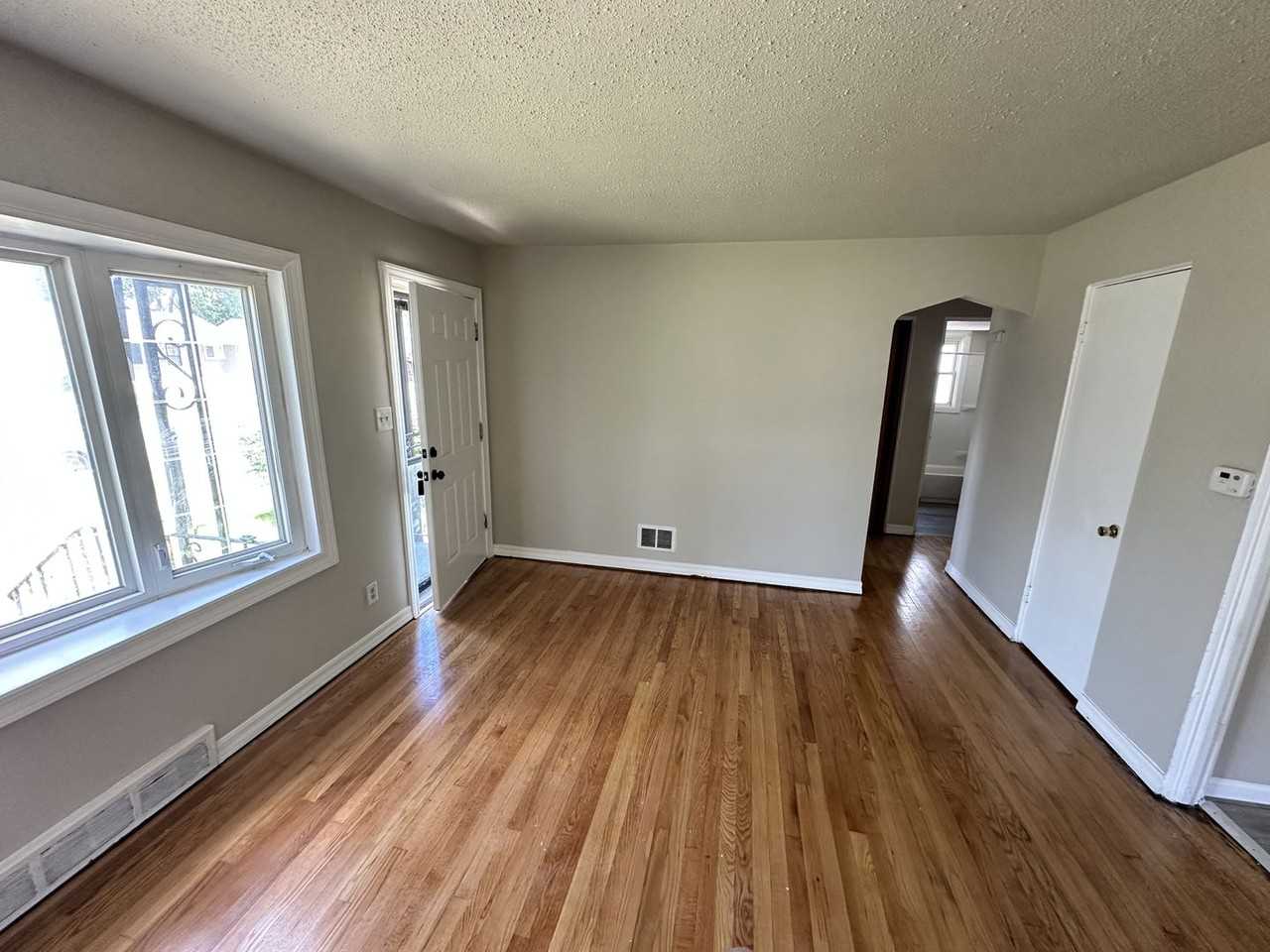 551 King St - Photo 2 of 7