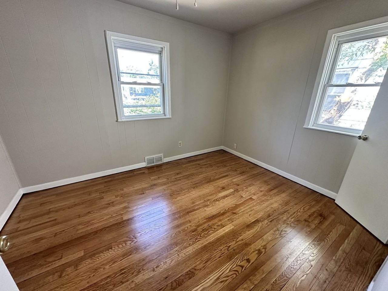 551 King St - Photo 3 of 7