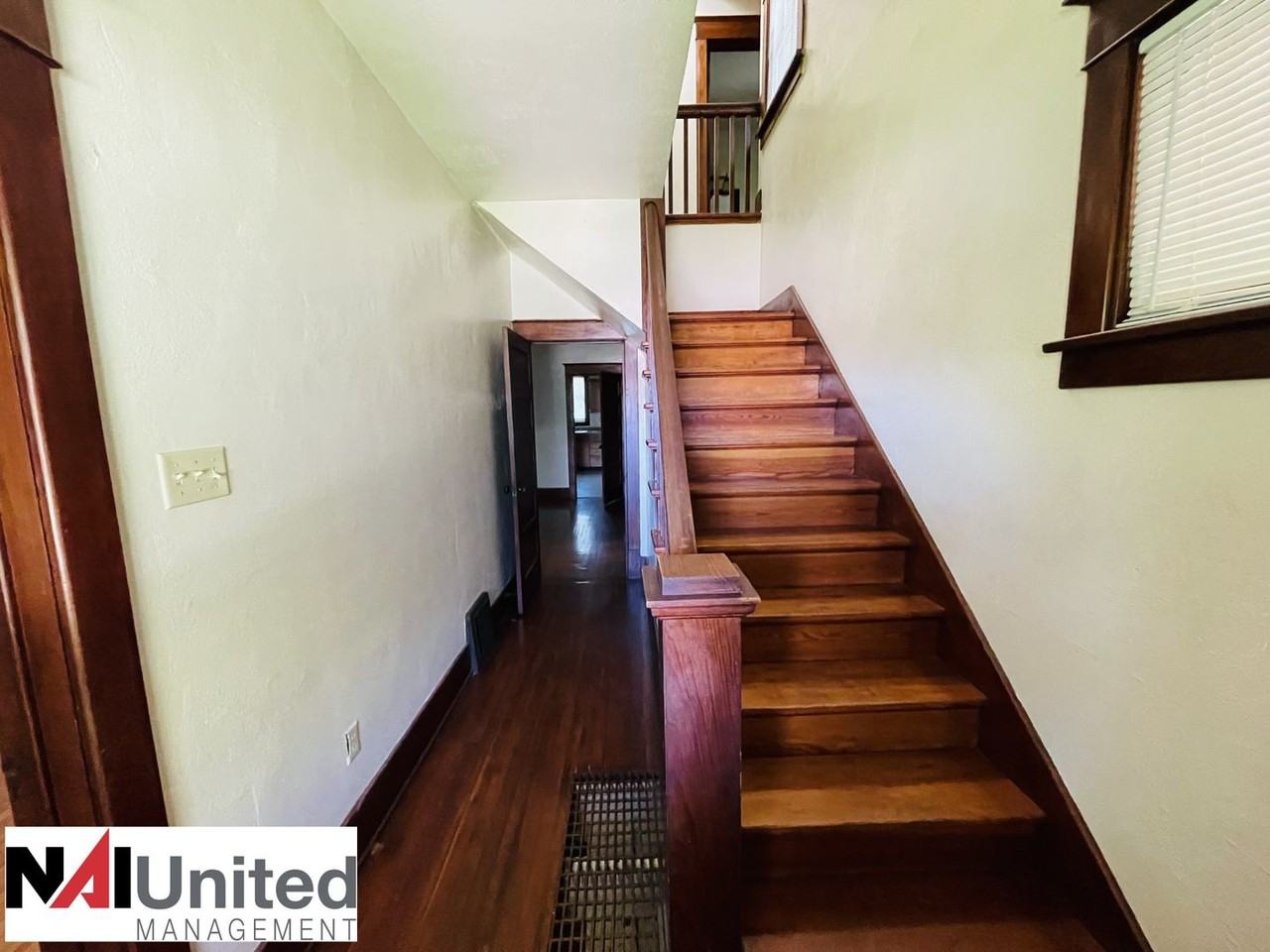 212 S Helen St - Photo 2 of 11