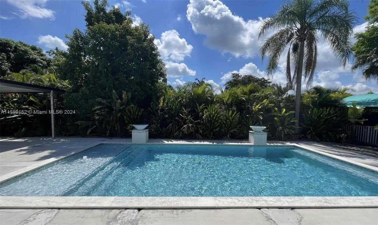 15551 Sw 155th Ave - Photo 3 of 12
