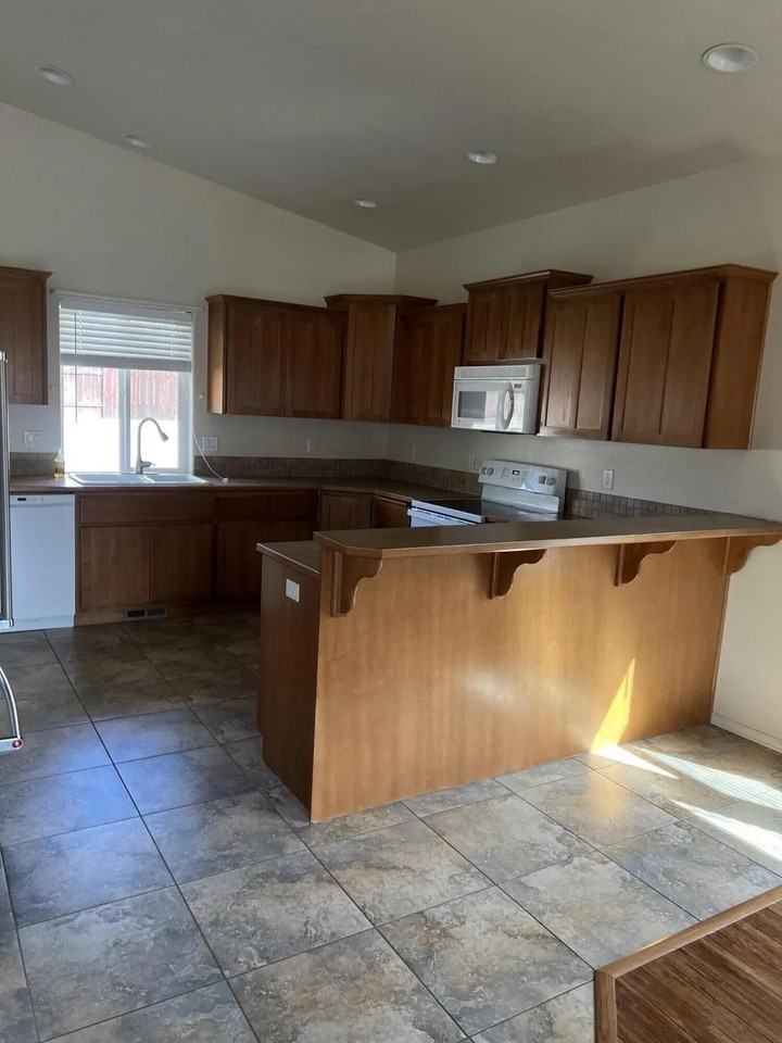 875 Ne Cobblestone Ct #NA - Photo 3 of 6