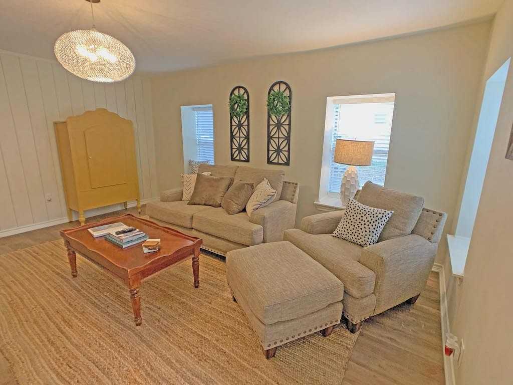 408 E Akard St #NA - Photo 2 of 14