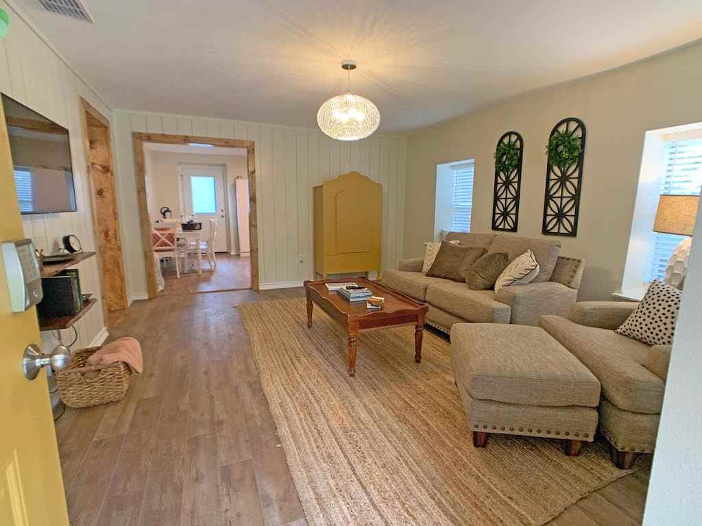 408 E Akard St #NA - Photo 3 of 14