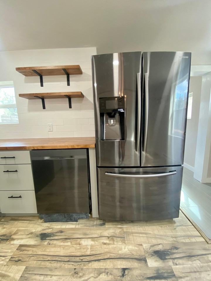 837 E Monument St #NA - Photo 2 of 13