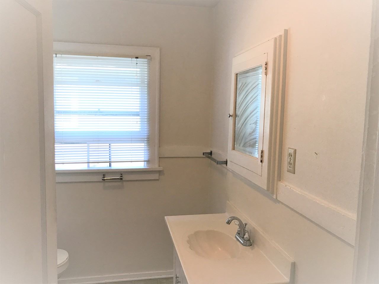 4200 Pasadena Pl Ne #6 - Photo 5 of 10