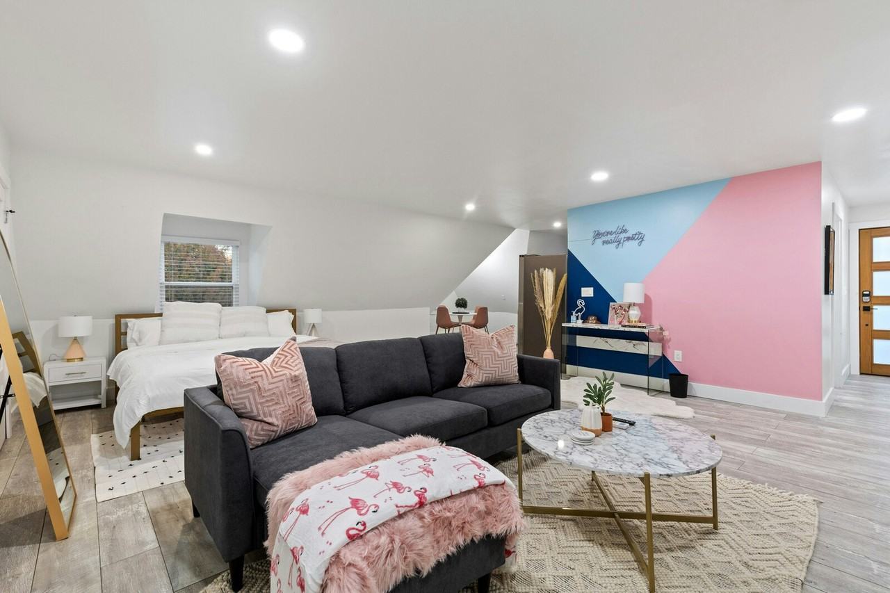 5307 Stoneleigh Avenue, Unit Upper - Photo 5 of 13