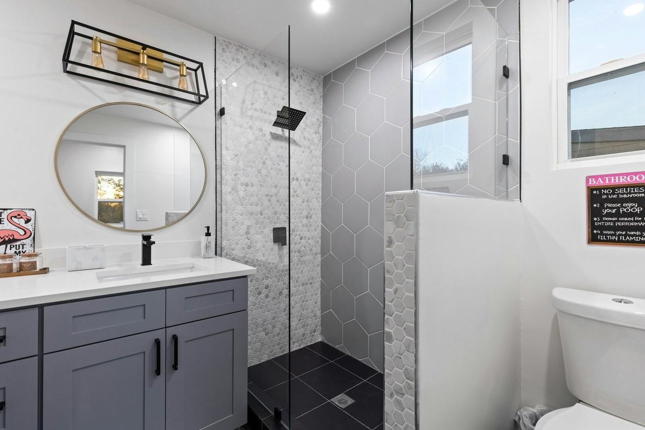 5307 Stoneleigh Avenue, Unit Upper - Photo 4 of 13