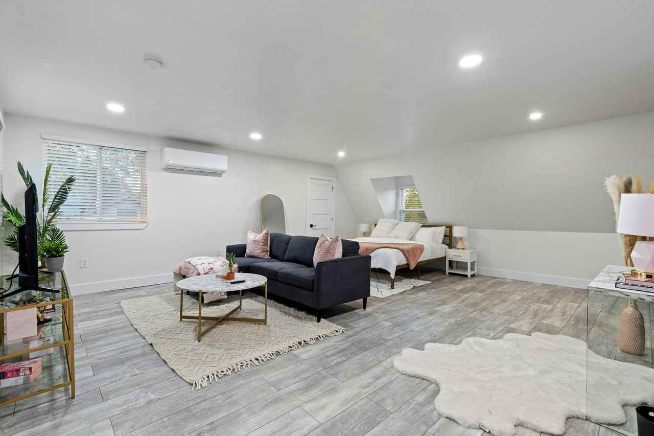 5307 Stoneleigh Avenue, Unit Upper - Photo 2 of 13