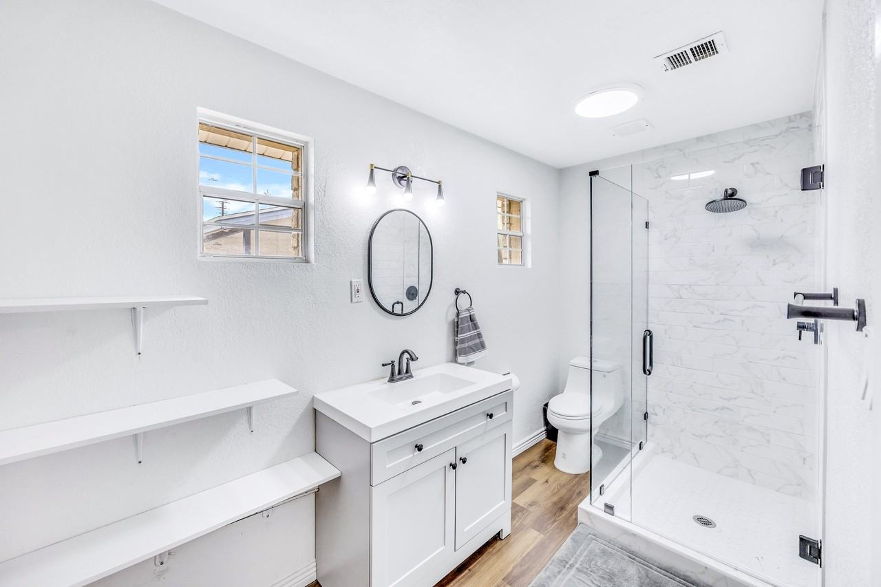 W Hazelwood St - Photo 2 of 14