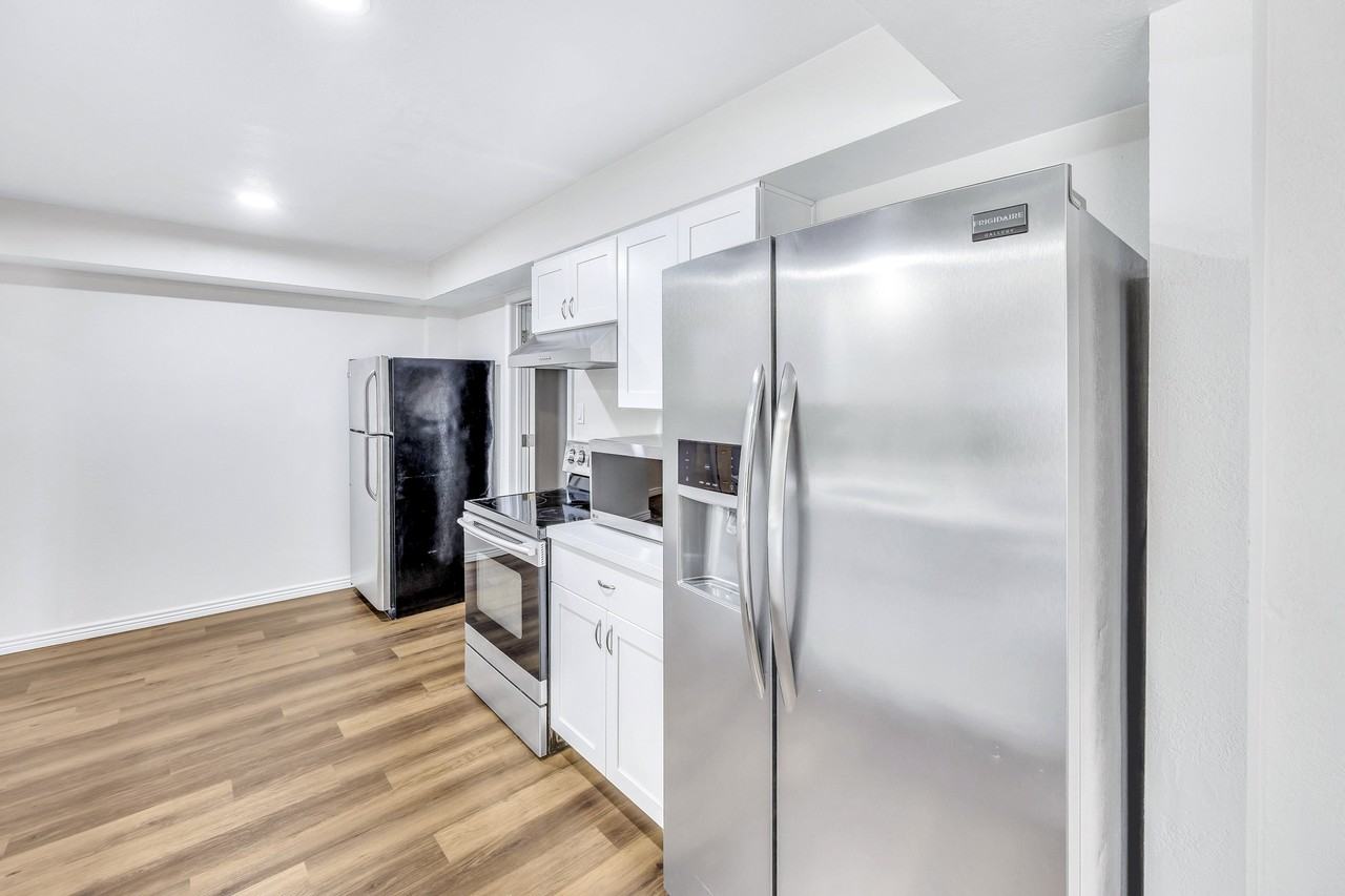 W Hazelwood St - Photo 3 of 14