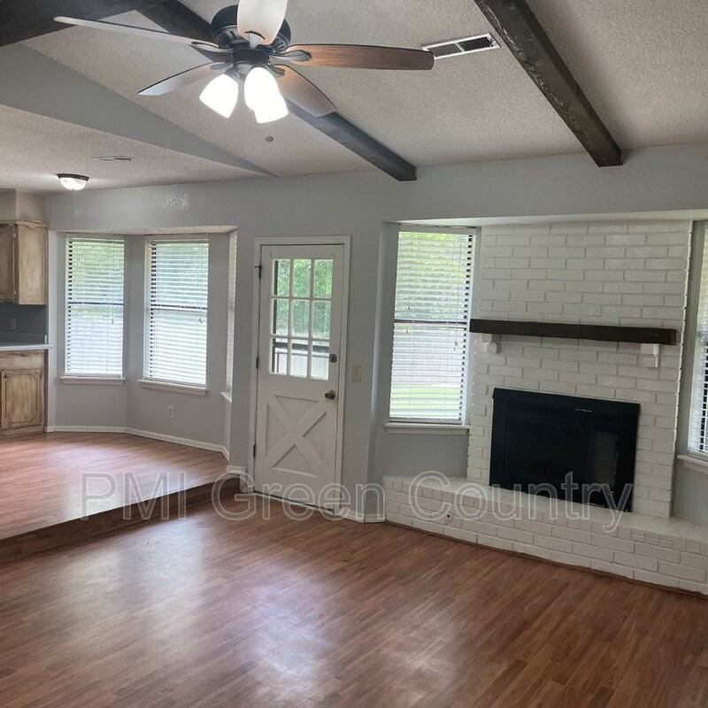 13475 S Hickory Pl - Photo 3 of 19