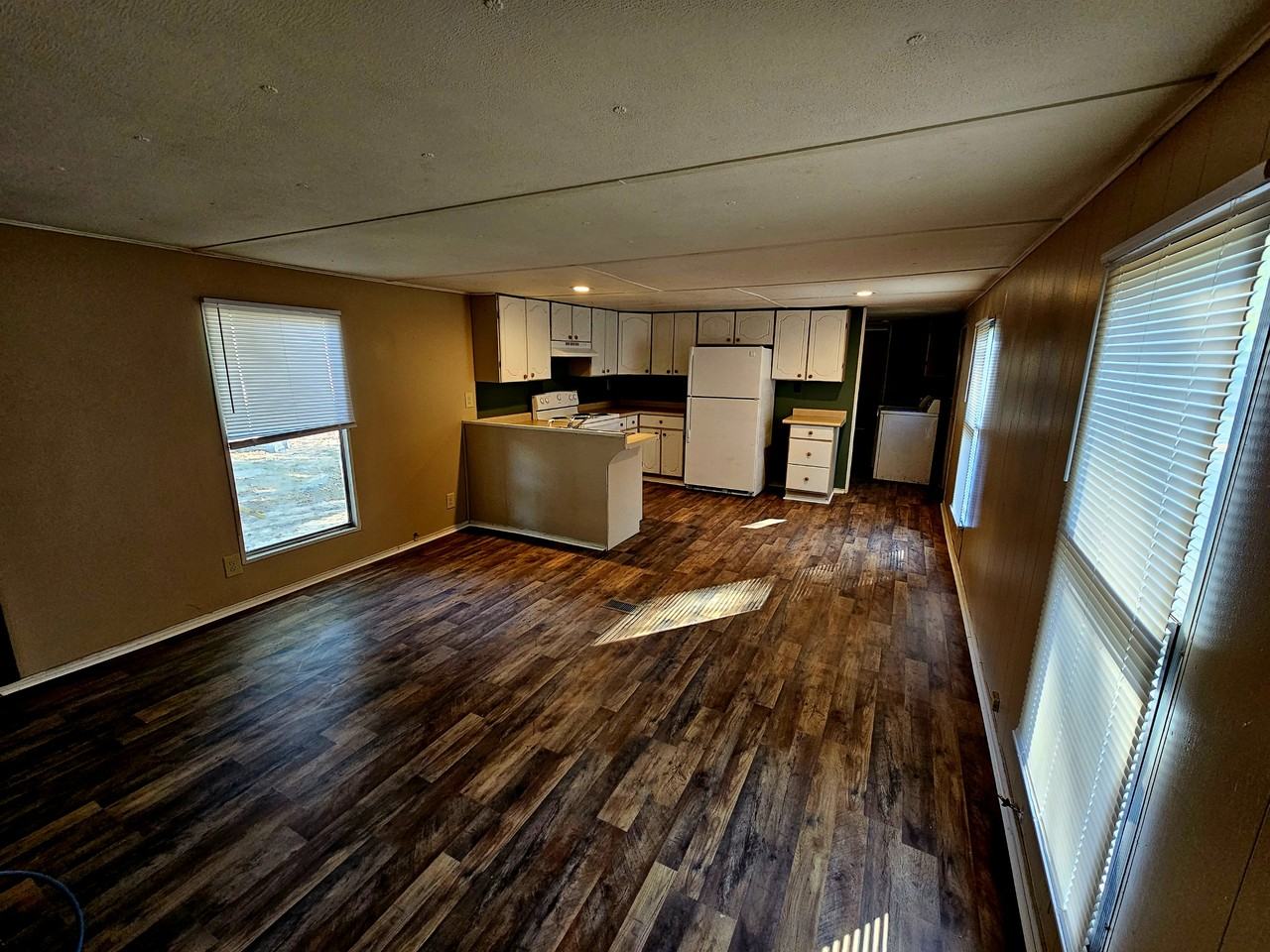 602 N Canal St - Photo 2 of 6