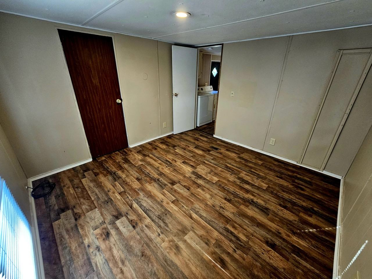 602 N Canal St - Photo 3 of 6