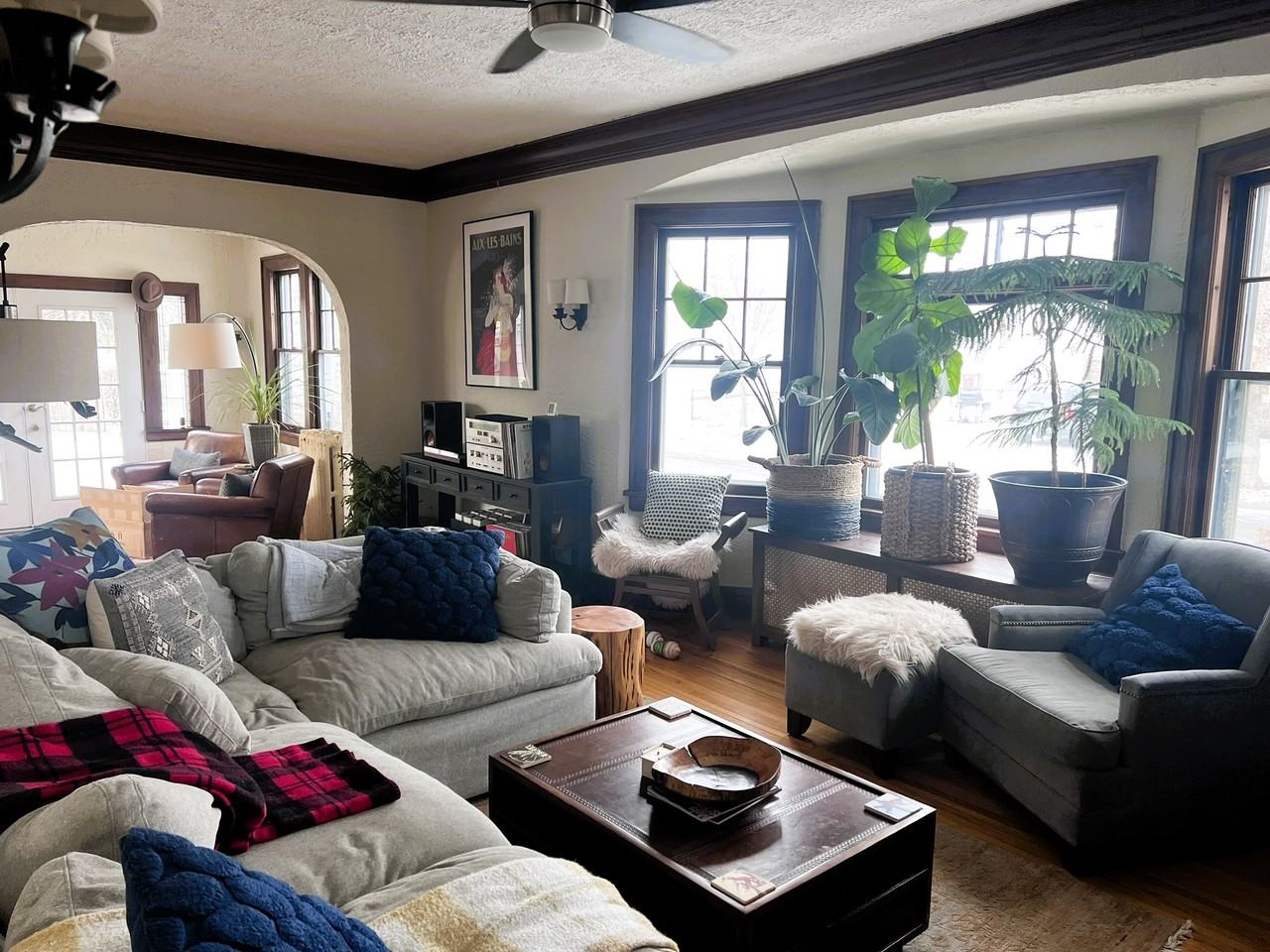 2657 Zenith Ave N - Photo 3 of 24