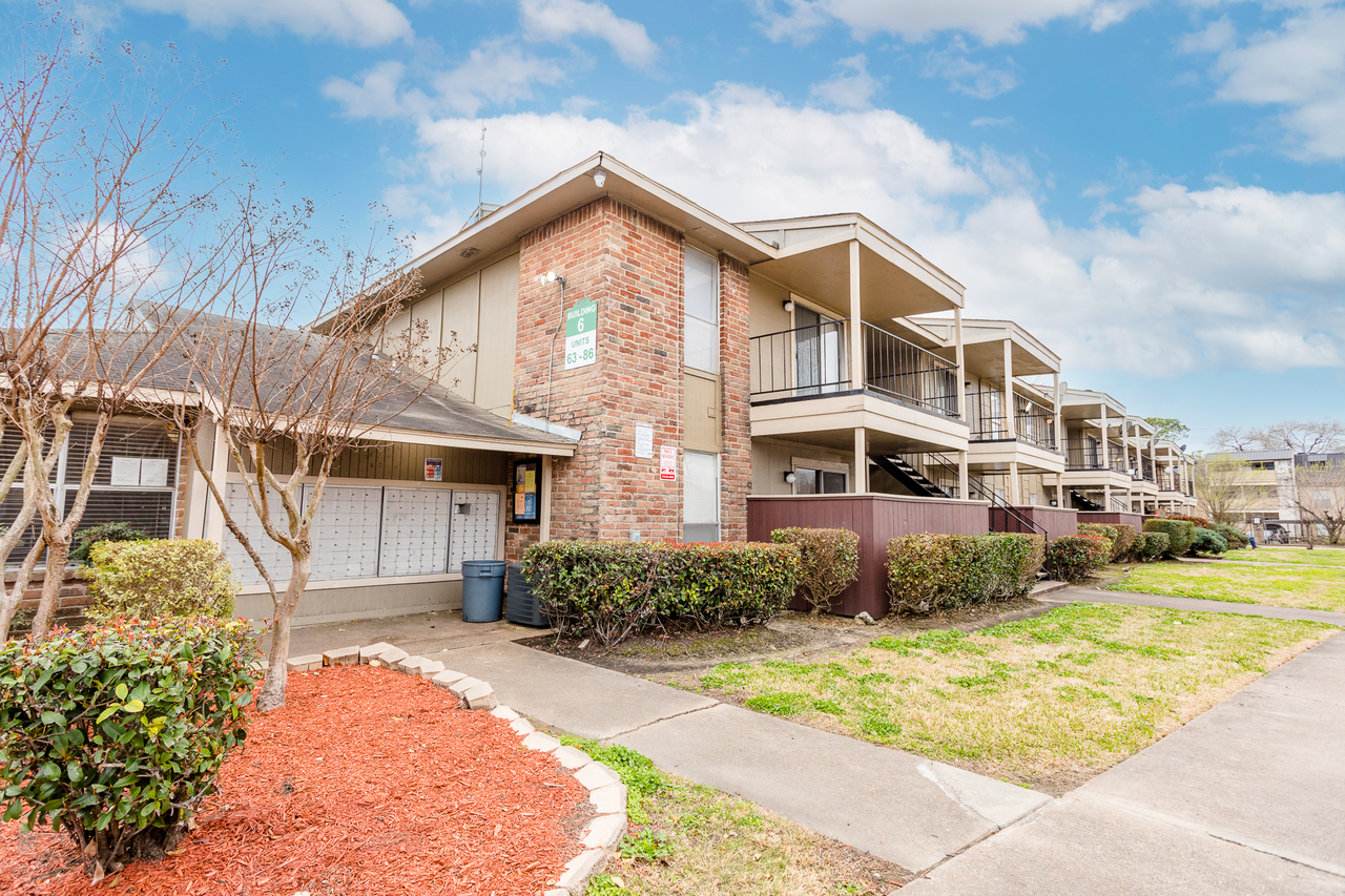 Villa Solano Apartments - 2501 Westridge St Houston TX | Zumper