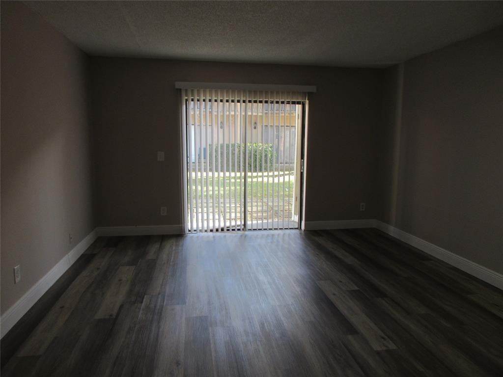 11515 Northwest 44th Street - Photo 3 of 8