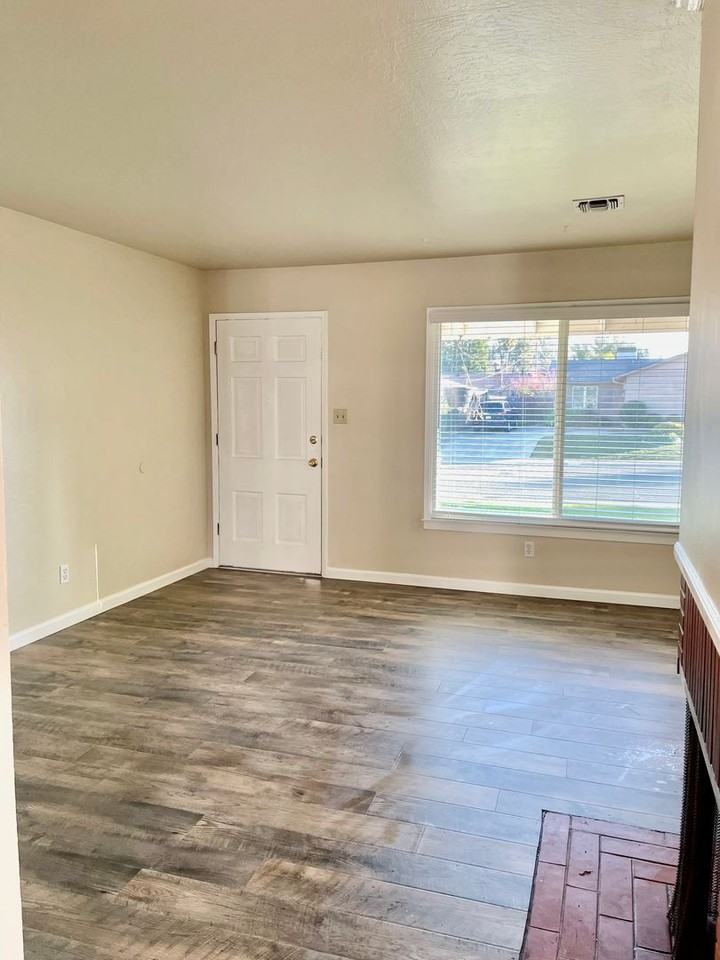 6349 Markley Way - Photo 3 of 23