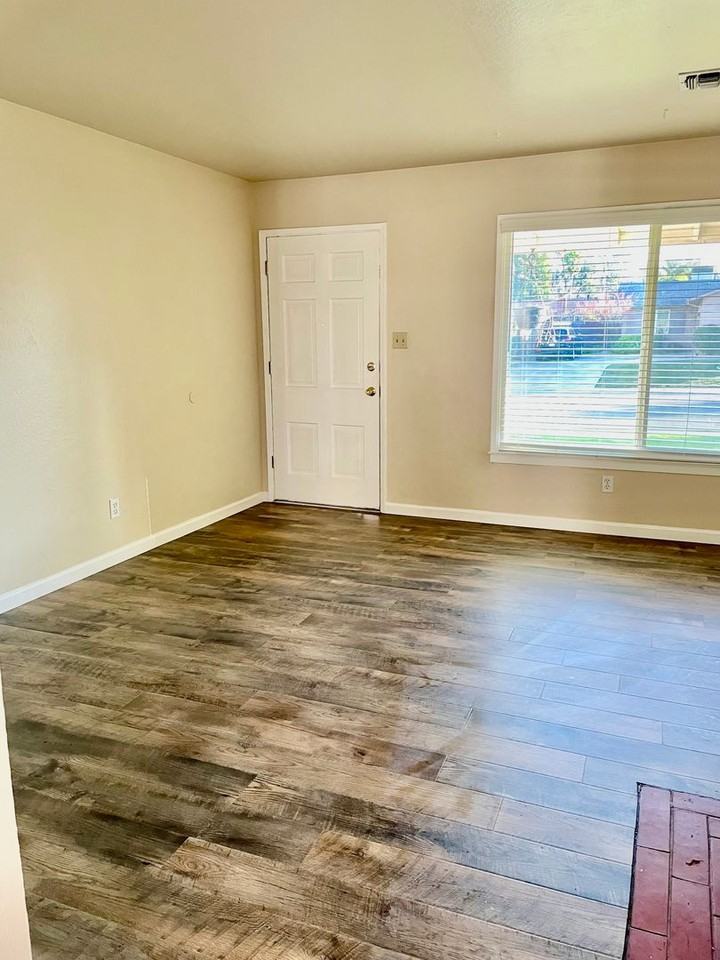 6349 Markley Way - Photo 4 of 23
