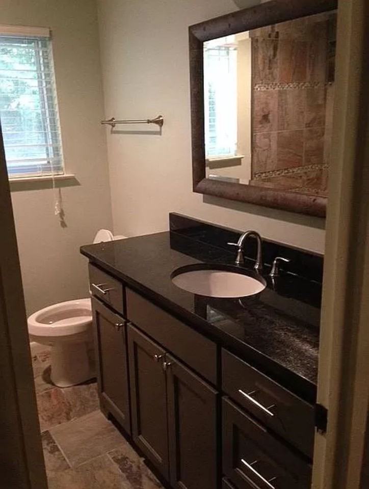 348 E Cleburn St - Photo 4 of 16