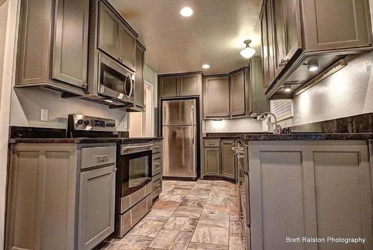 348 E Cleburn St - Photo 6 of 16
