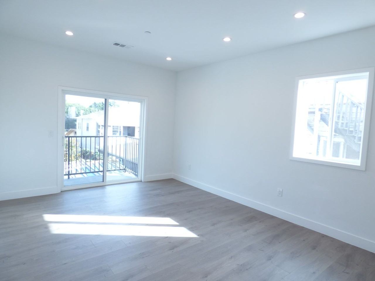 1258 N Hobart Blvd - Photo 3 of 25
