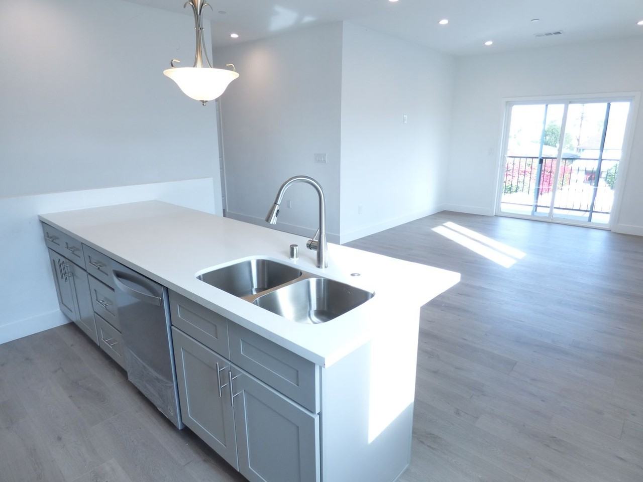 1258 N Hobart Blvd - Photo 4 of 25