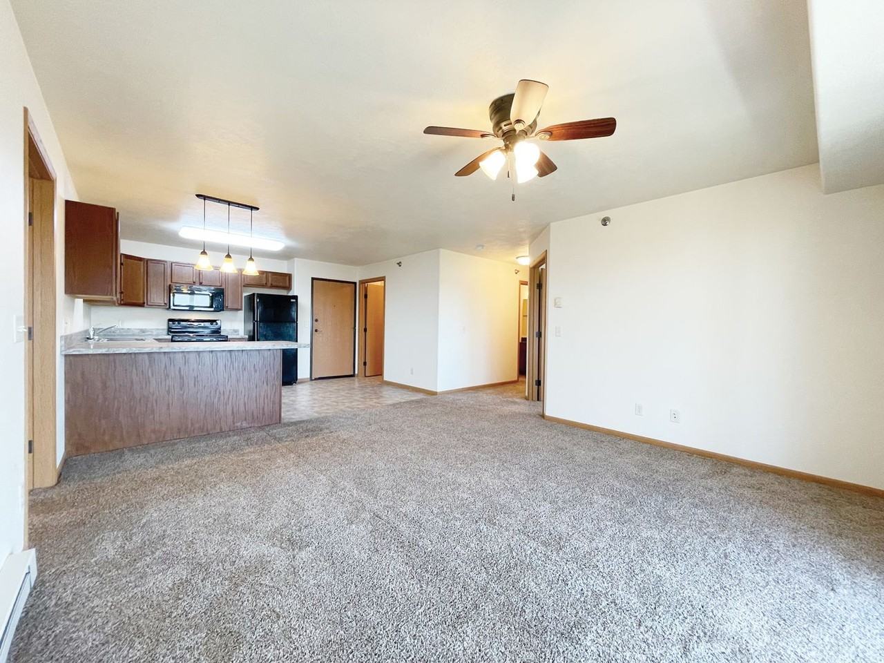 Sunset Pointe - Photo 2 of 34