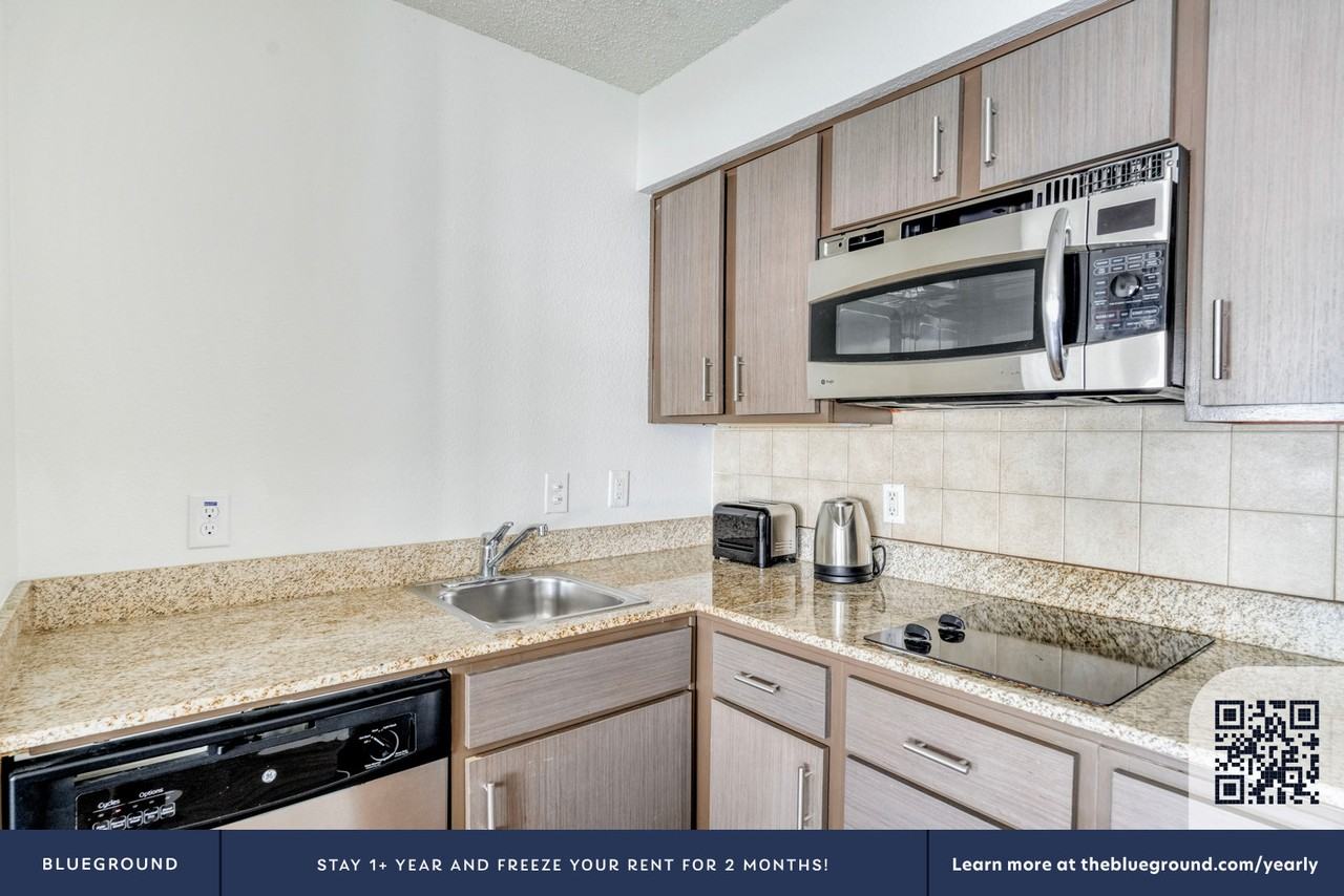 10001 North Capital of Texas Highway - Photo 7 of 23