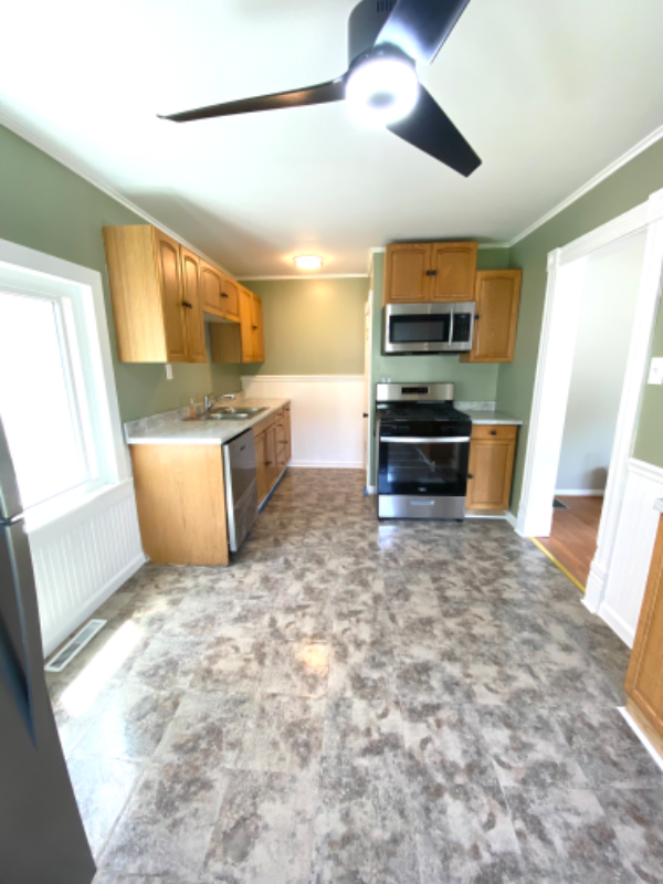 407 Brown Ave - Photo 2 of 20