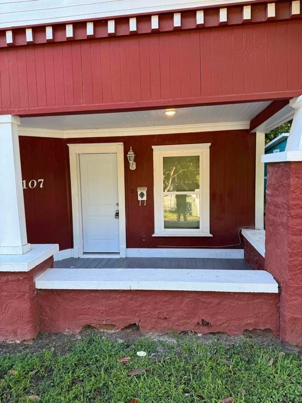 105/107 E Hull St #107 - Photo 2 of 12