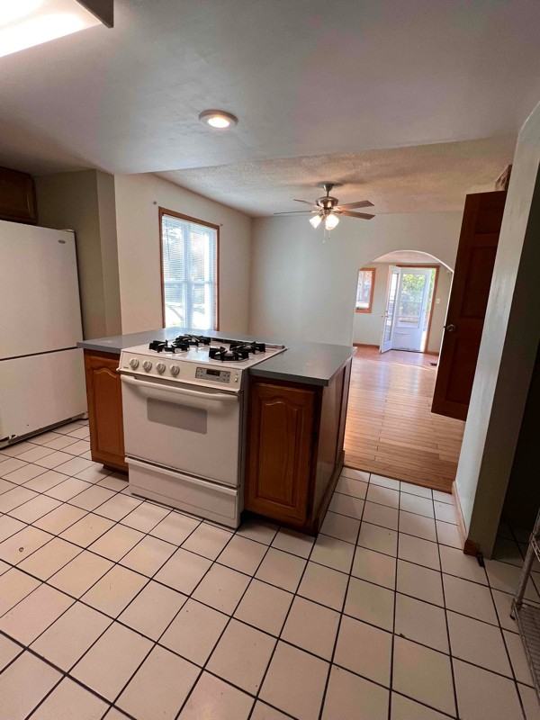 210 E Chicago St - Photo 2 of 14