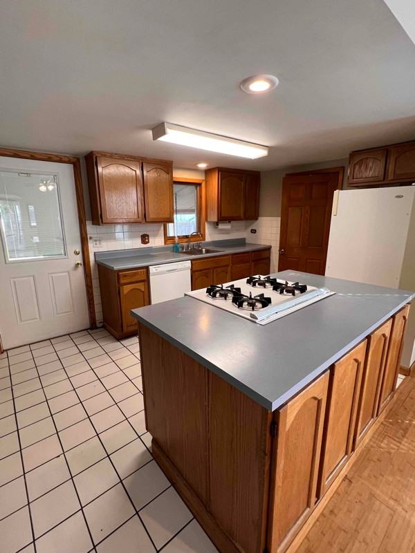 210 E Chicago St - Photo 3 of 14